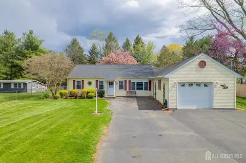 65 Griggs Dr, South Brunswick, NJ 08810