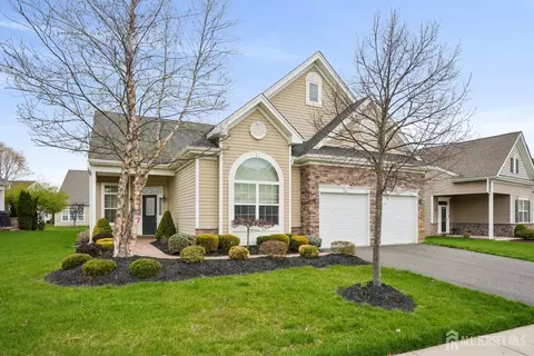 135 Diamond Spring Dr, Monroe, NJ 08831