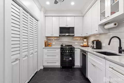 91 Coles St #1, Jersey City, NJ 07302