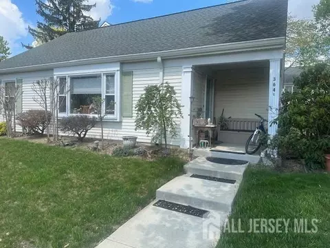 364 Old Nassau Rd #C, Monroe, NJ 08831