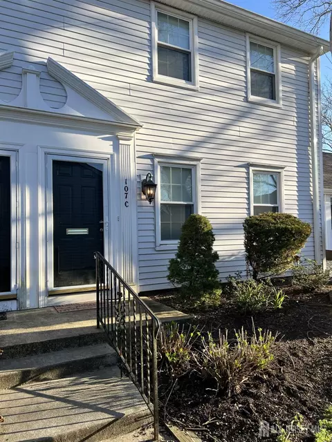 107 Hanover Ln #C, Monroe, NJ 08831