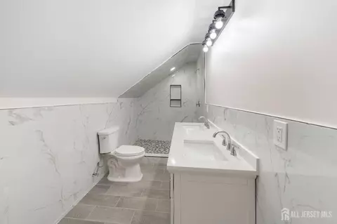 Bath - 77 Green Brook Rd, Middlesex, NJ 08846 photo 2 of 4