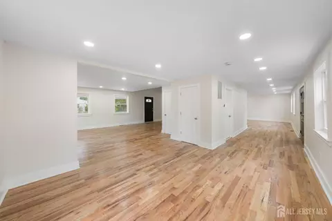 Living - 77 Green Brook Rd, Middlesex, NJ 08846 photo 1 of 5