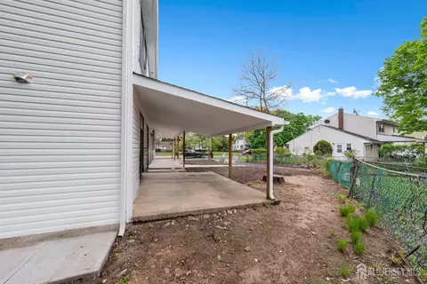 Exterior - 77 Green Brook Rd, Middlesex, NJ 08846 photo 5 of 7