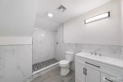 Bath - 77 Green Brook Rd, Middlesex, NJ 08846 photo 4 of 4