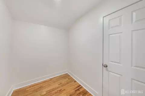Bedroom - 77 Green Brook Rd, Middlesex, NJ 08846 photo 6 of 8