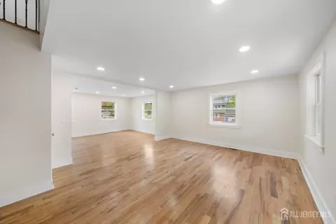 Living - 77 Green Brook Rd, Middlesex, NJ 08846 photo 4 of 5