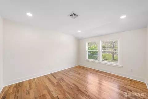 Bedroom - 77 Green Brook Rd, Middlesex, NJ 08846 photo 1 of 8
