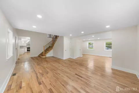 Living - 77 Green Brook Rd, Middlesex, NJ 08846 photo 3 of 5