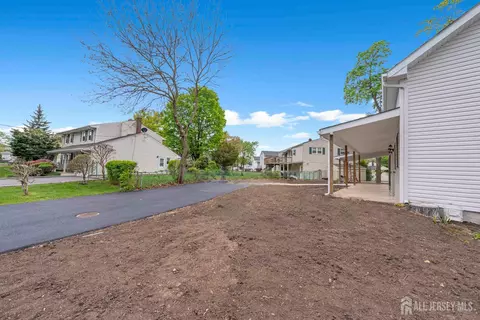 Exterior - 77 Green Brook Rd, Middlesex, NJ 08846 photo 2 of 7