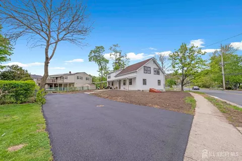 Exterior - 77 Green Brook Rd, Middlesex, NJ 08846 photo 6 of 7