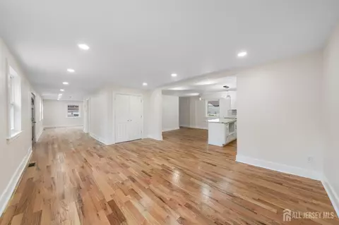 Entry Way - 77 Green Brook Rd, Middlesex, NJ 08846 photo 2 of 5