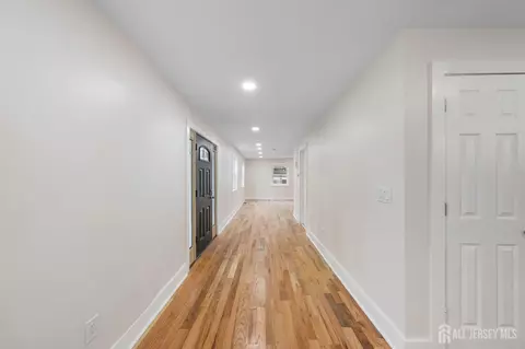 Entry Way - 77 Green Brook Rd, Middlesex, NJ 08846 photo 3 of 5