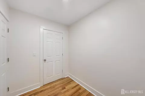 Entry Way - 77 Green Brook Rd, Middlesex, NJ 08846 photo 4 of 5
