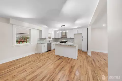 Entry Way - 77 Green Brook Rd, Middlesex, NJ 08846 photo 1 of 5