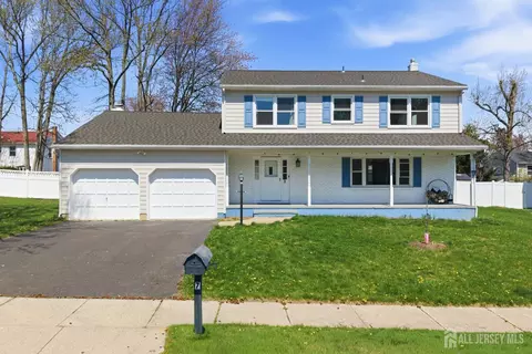 7 Oberlin Ct, Edison, NJ 08820