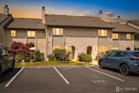 41 Tennyson Dr, Plainsboro, NJ 08536