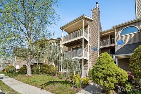 21 Lear Ct, East Brunswick, NJ 08816