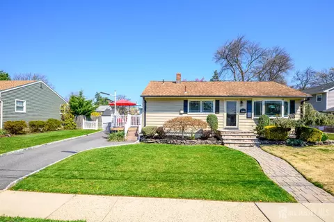 144 Garden Ter, Edison, NJ 08817