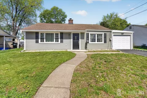 13 Comstock Rd, Edison, NJ 08817
