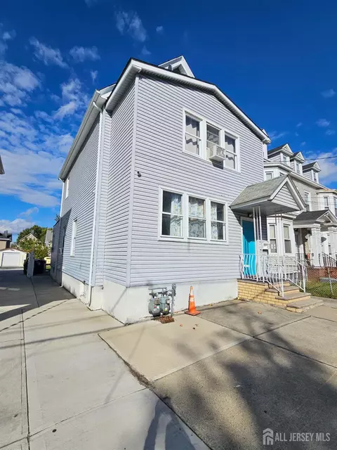 231 Brighton Ave, Perth Amboy, NJ 08861