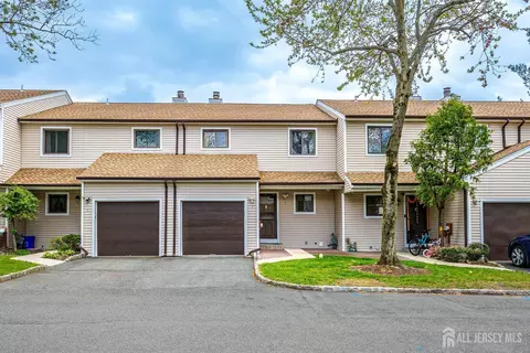 7 Lily Ct, Edison, NJ 08820