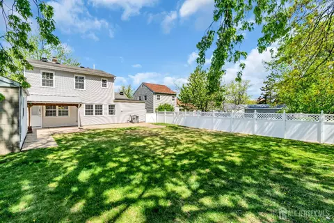 52 Walnut St, Edison, NJ 08817