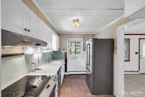 Kitchen - 52 Walnut St, Edison, NJ 08817 photo 4 of 4