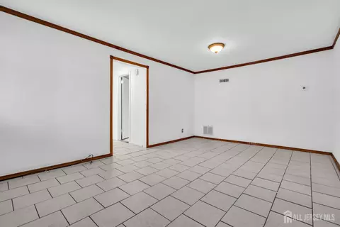 Living - 52 Walnut St, Edison, NJ 08817 photo 2 of 3