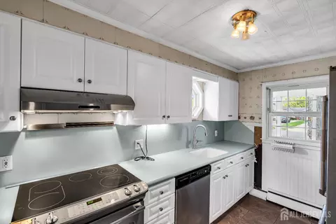 Kitchen - 52 Walnut St, Edison, NJ 08817 photo 3 of 4