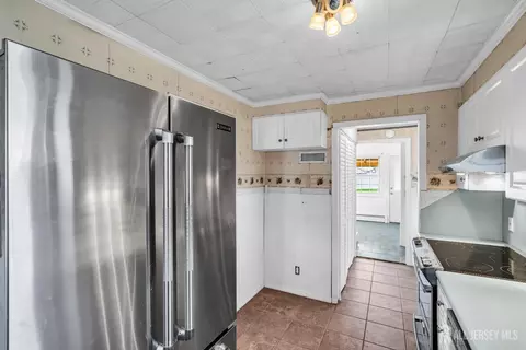 Kitchen - 52 Walnut St, Edison, NJ 08817 photo 2 of 4