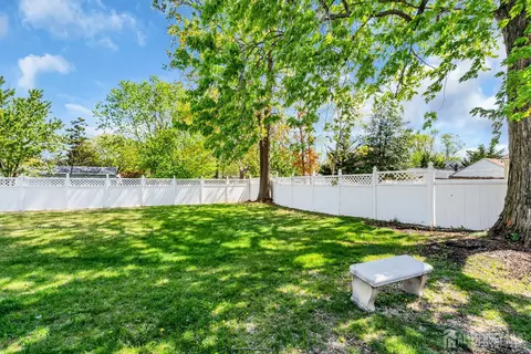 52 Walnut St, Edison, NJ 08817