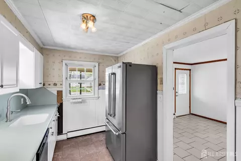 Entry Way - 52 Walnut St, Edison, NJ 08817 photo 5 of 5