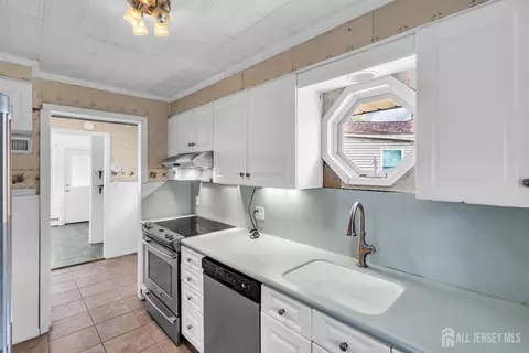 Kitchen - 52 Walnut St, Edison, NJ 08817 photo 1 of 4