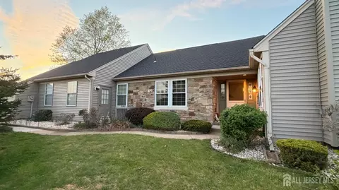 3 William Penn Ct, Monroe, NJ 08831