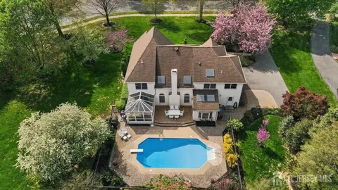 13 Brookside Ct, Cranbury, NJ 08512
