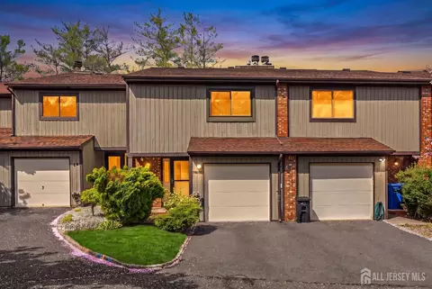 20 Arrowsmith Ct, Matawan, NJ 07747