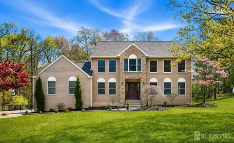 18 Tanglewood Pl, Monroe, NJ 08831