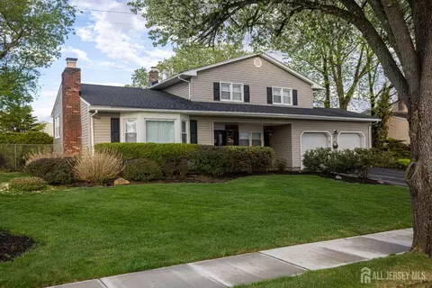 4 Wilmot Rd, Sayreville, NJ 08872