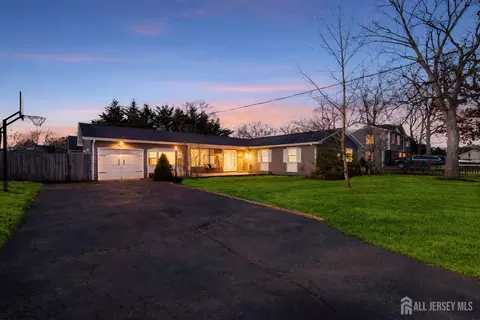 1150 Wake Forest Dr, Toms River, NJ 08753