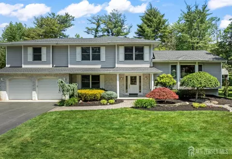 18 Pilgrim Run, East Brunswick, NJ 08816