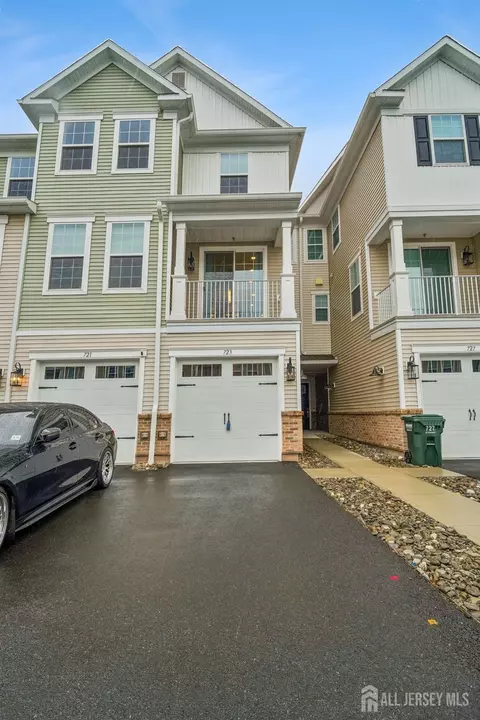 723 Station Rd, Dunellen, NJ 08812