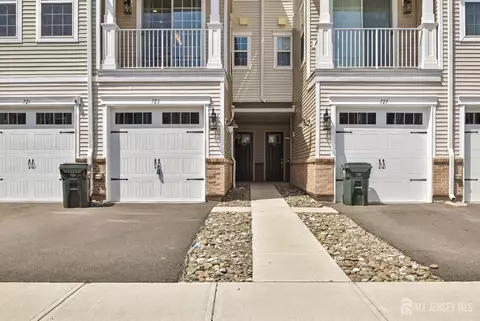 723 Station Rd, Dunellen, NJ 08812