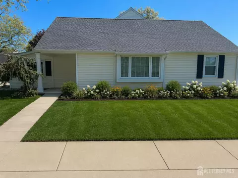 73 Rossmoor Dr #A, Monroe, NJ 08831