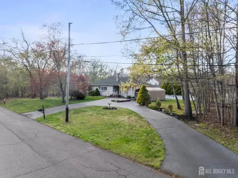 64 Avenue I Ave, Monroe, NJ 08831