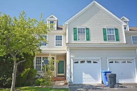 24 Straton Ct, Parlin, NJ 08859