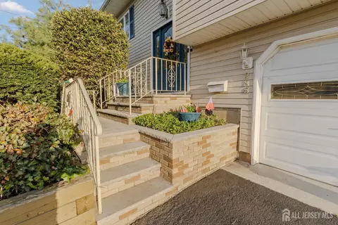 Exterior - 286 Harris Ave, Middlesex, NJ 08846 photo 2 of 4