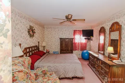 Bedroom - 286 Harris Ave, Middlesex, NJ 08846 photo 1 of 4