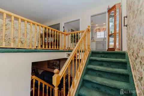 Entry Way - 286 Harris Ave, Middlesex, NJ 08846 photo 4 of 5
