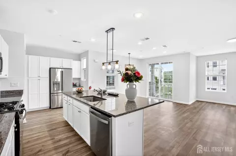 728 Station Rd, Dunellen, NJ 08812